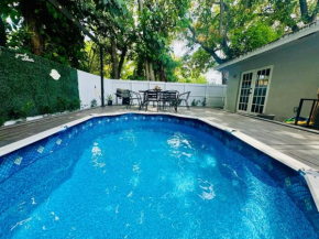 Poolside Oasis-Your Wynwood Family Retreat